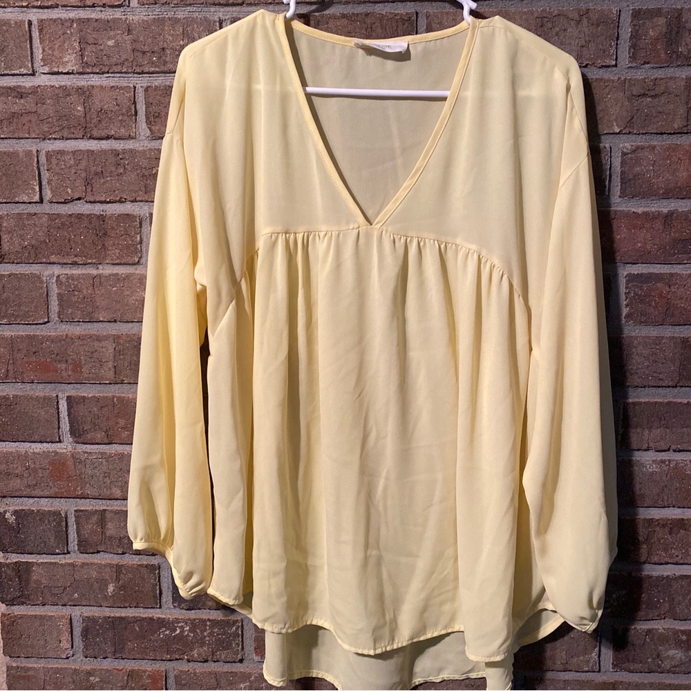 Light yellow vneck blouse by peach love size 1x